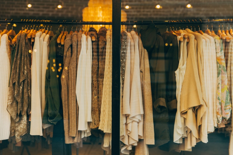 vitrine-ST MARTIN VESUBIE-min_clothe_fashion_store_shop_window_store_front-21277